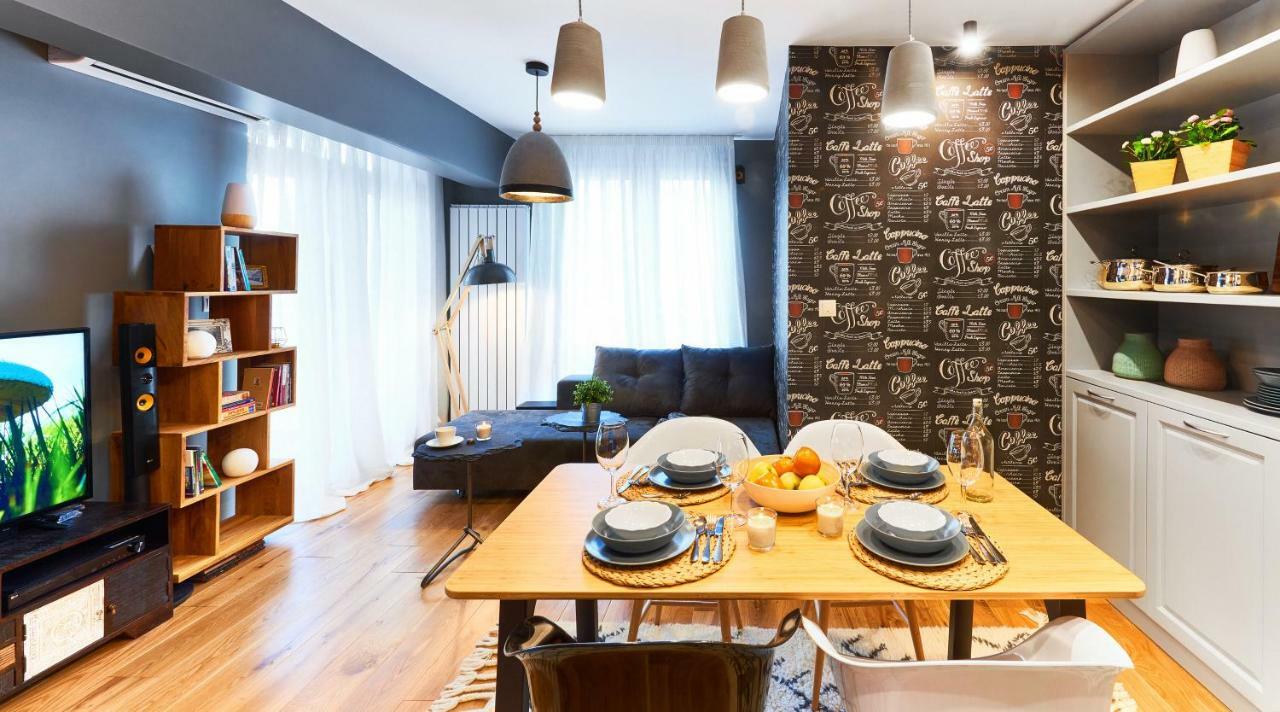 Stylish And High-end Designer In Center *